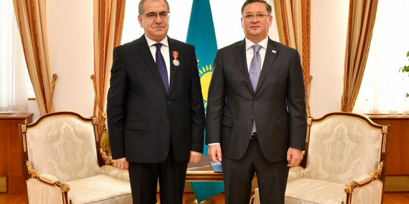 Арменияның Қазақстандағы Елшісіне мемлекеттік награда табыс етілді