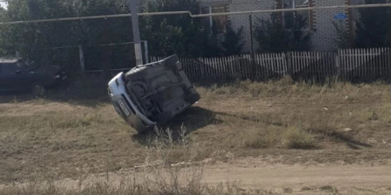 Батыс Қазақстанда жасөспірім жүргізген көлік аударылып қалды