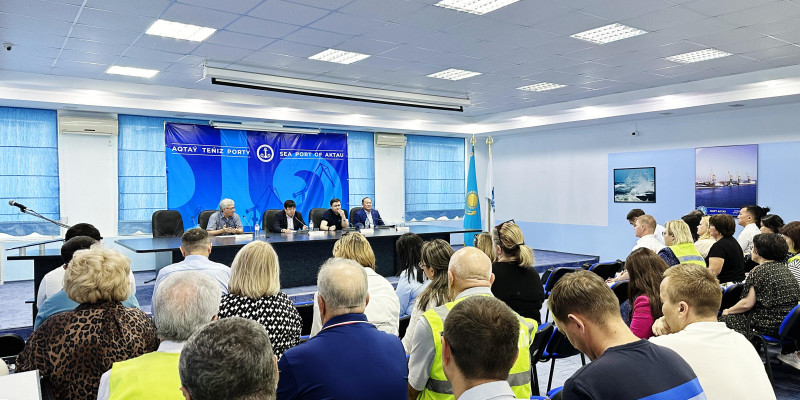 Халықтық штаб мүшелері Ақтау теңіз сауда портының мамандарымен кездесті