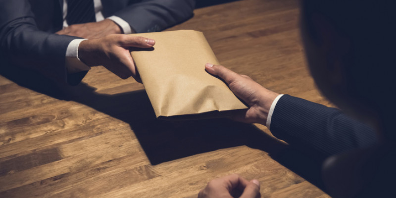 Талдықорғанда мүгедектігін ұзарту үшін пара берген 5 адамға ірі мөлшерде айыппұл салынды