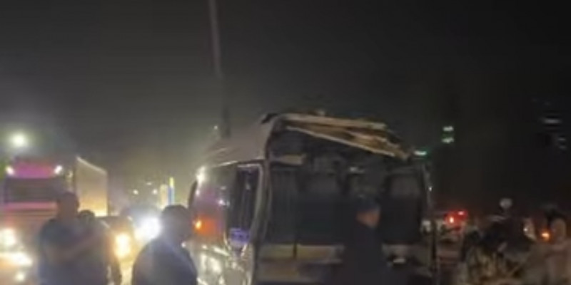 «Sprinter көлігін басып қалды»: Алматыда жолаушылар автобусы көпірден құлап кетті