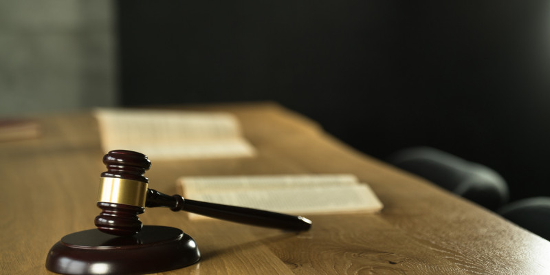 Павлодарда ер адам таныс әйелді темір құбырмен ұрған