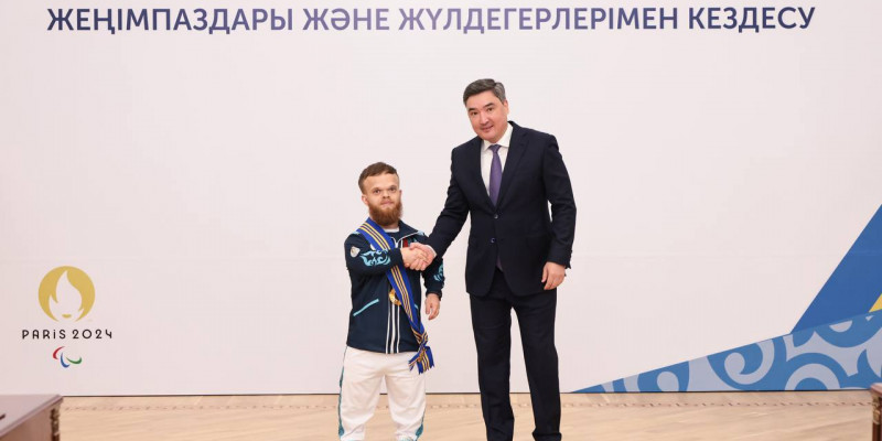 Олжас Бектенов Президент атынан Паралимпиада жүлдегерлеріне наградалар табыс етті