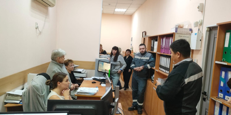 АЭС: Теміртау халық штабының мүшелері металлургия комбинатының ұжымымен кездесті