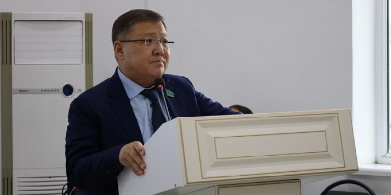 "Баға өте қымбат": Депутат ақылы жолдарға қатысты мәселе көтерді