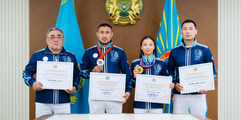 Астана әкімі Ақмарал Науатбек пен Ерғали Шәмейге пәтер сыйлады