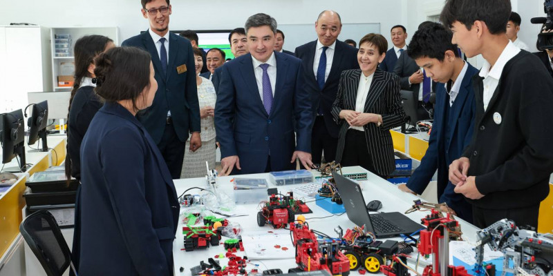 Олжас Бектенов Ақтөбе облысының Бадамша ауылында болды