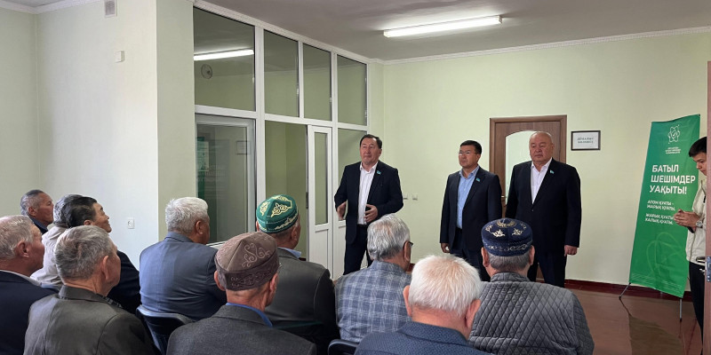 Сенаторлар Шиелі ауданының ақсақалдарымен кездесті