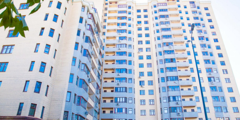Алматыда 18 жастағы жігіт көп қабатты үйден секіріп кетті