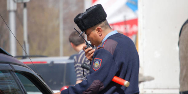 Елімізде полицейлер тағы бір тілді білуге міндеттелді