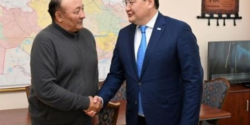 Берік Уәли белігілі ақынмен кездесу өткізді