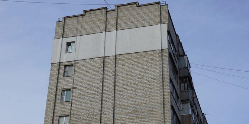 Астанада көпқабатты үйдің балконы опырылып түсті