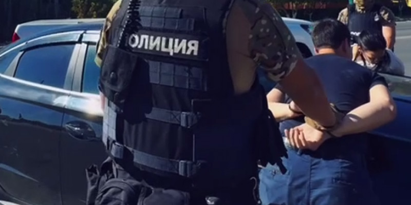 Атырауда есірткі таратумен айналысқан екі күдікті қылмыс үстінде ұсталды