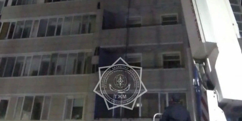 Елордада көпқабатты үйден өрт шықты