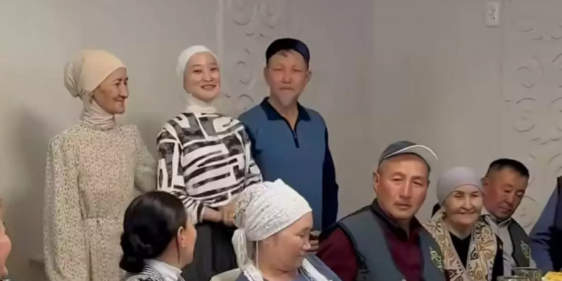 Мөлдір Әуелбекова ата-анасына ерекше тосын сый жасады (ВИДЕО)