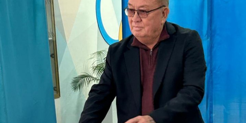 Алтынбек Қоразбаев референдумға қатысты