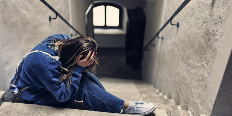Павлодарда колледж студенті 16 жастағы қызды ұрып-соққан