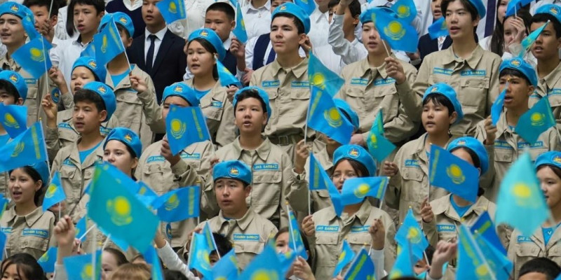 Астанада  «Атамекен» әнін 400 оқушы қатар тұрып шырқады