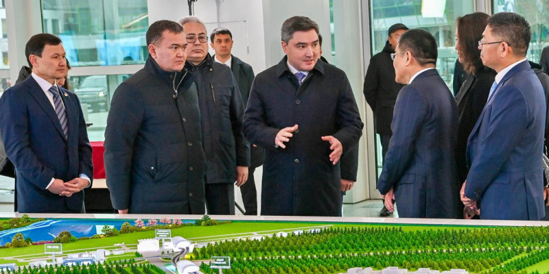 Олжас Бектенов LRT құрылысын тексерді