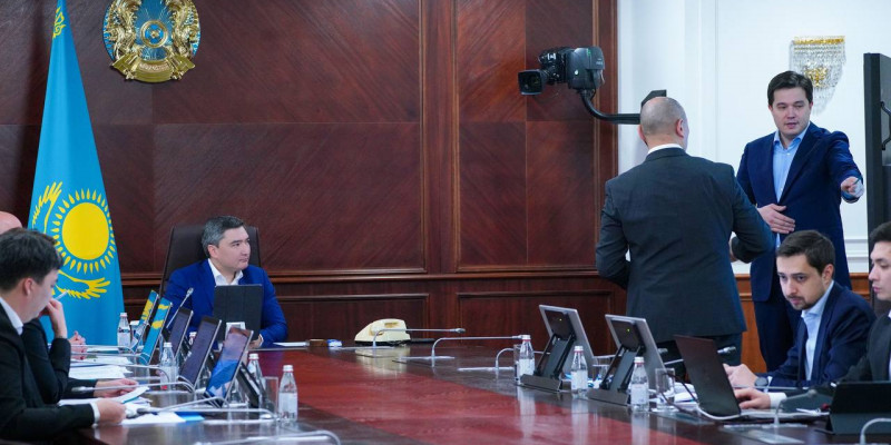 Олжас Бектенов отандық тауар өндірушілерді қолдау жөнінде кеңес өткізді