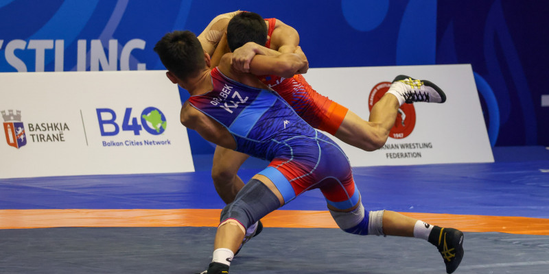 Әлем чемпионаты: Ризабек Айтмұхан мен Алан Оралбек жартылай финалда күреседі