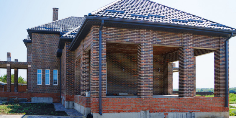 Ұлттық компания директоры қызметкеріне 4 жыл бойы өз үйін жөндеткен