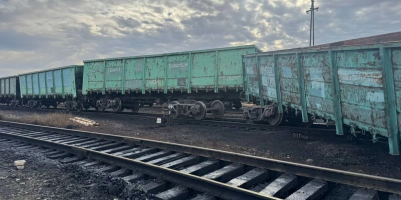 Шұбаркөл стансасында жүк вагондары рельстен шығып кетті