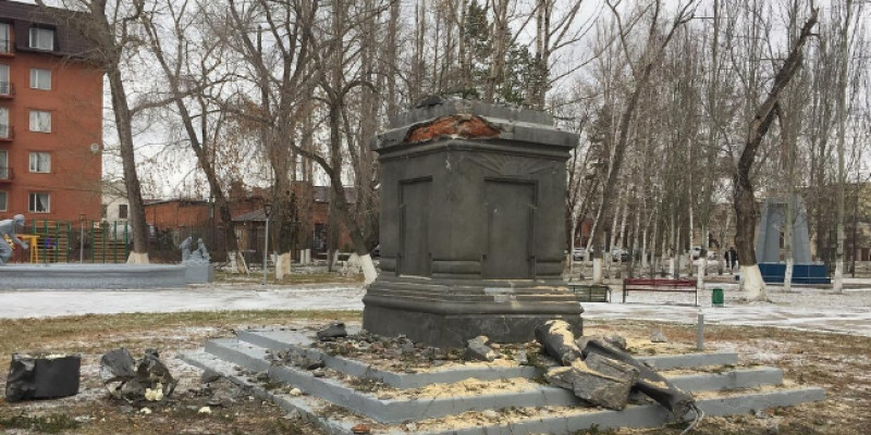Павлодарда 100 жылға жуық тұрған Лениннің ескерткіші қирап қалды