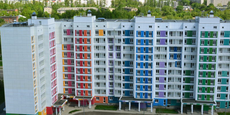 Атырауда 12 жастағы оқушы көпқабатты үйдің терезесінен секіріп кетті