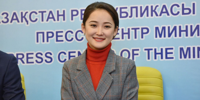 «Бәрі ажырасуға келіп тірелді»: Мөлдір Әуелбекова күйеуі қалай тастап кеткені туралы айтты