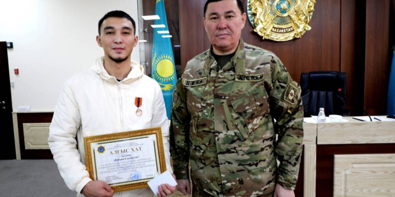 Суға батып бара жатқан баланы құтқарған алматылық марапатталды