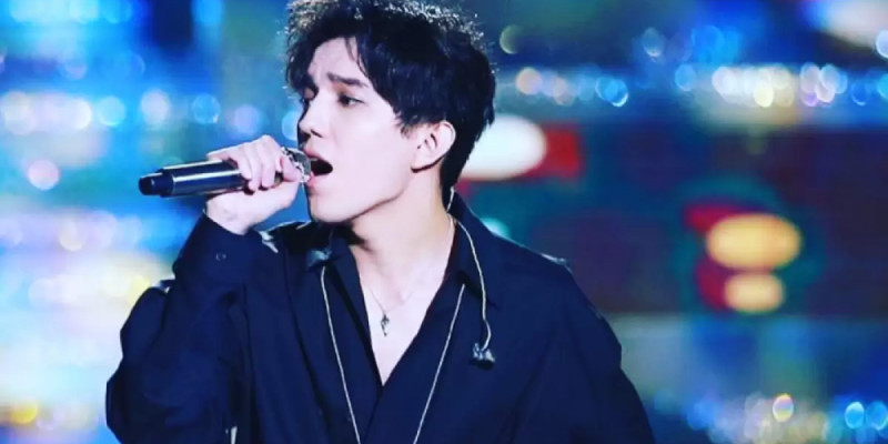 Қазақстанда ең көп гонорар алатын әншілер белгілі болды