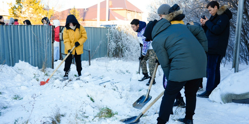 Волонтерлер қарттарға көмектесті