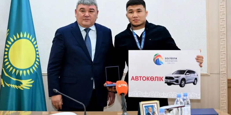 СҚО әкімдігі еркін күрестен әлем чемпионына автокөлік сыйға берді