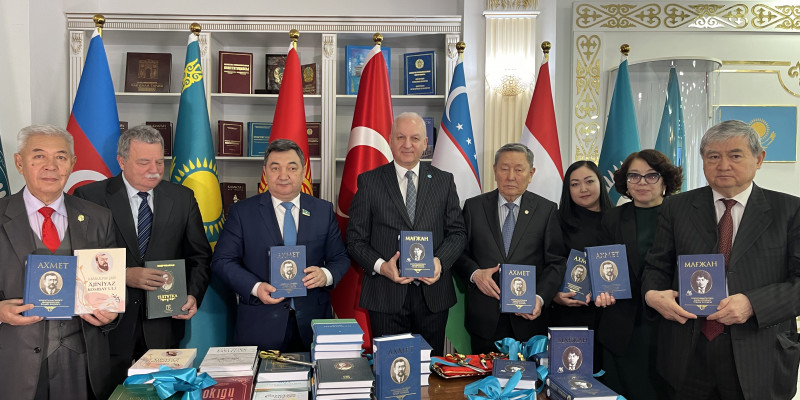 Қос арыстың толық академиялық жинағы жарық көрді