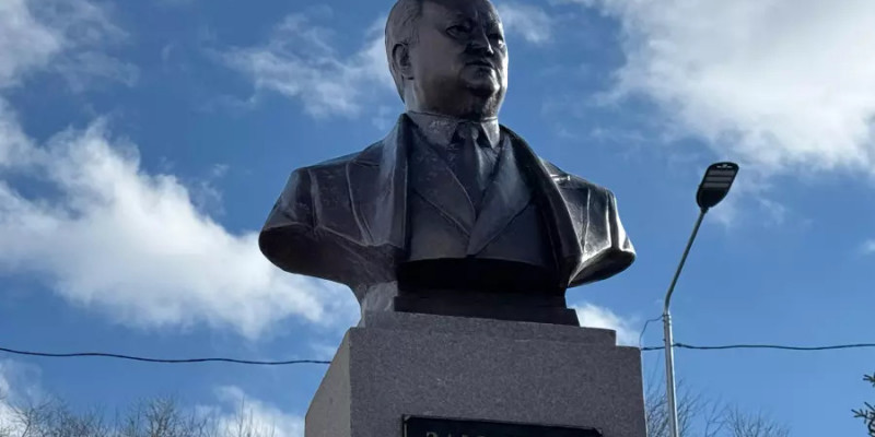Кеген ауданында Заманбек Нұрқаділовтің ескерткіш-бюсті ашылды