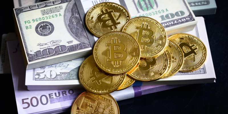 7 млрд теңгеге криптовалюта сатқан екі астаналық сотталды