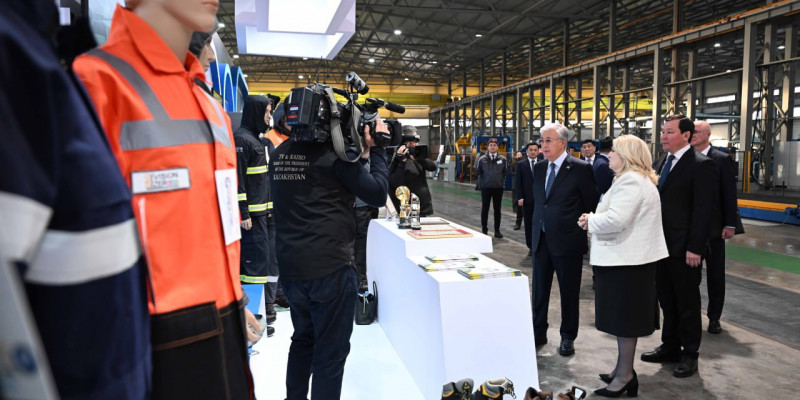 Президент Ақтөбедегі тауар өндірушілердің көрмесін аралады