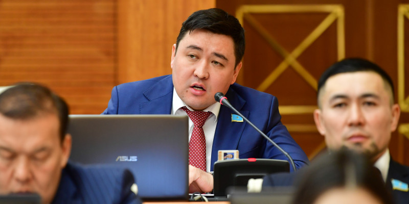 Көпшіліктің көз жасынан көп ақша тапқандар заңды айналып өтудің амалын жасап жүр – Нартай Сәрсенғалиев