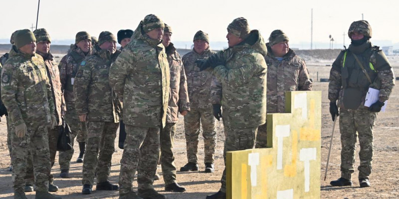 Қорғаныс министрі Десанттық-шабуылдау әскерлерінің нысандарын тексерді