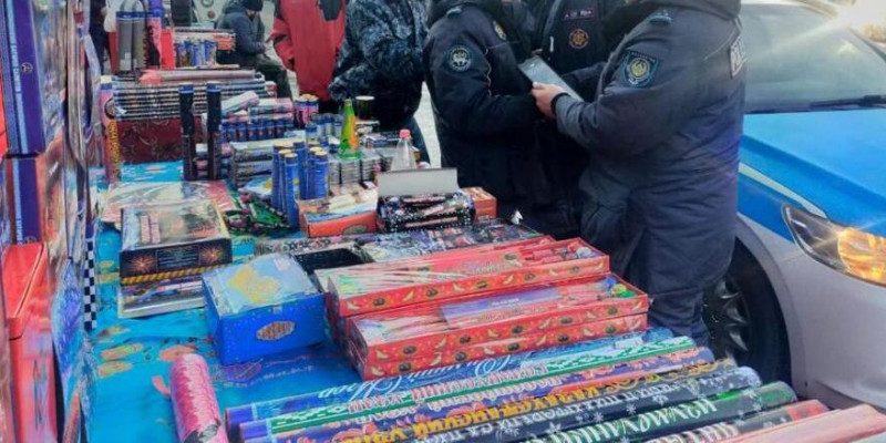 Алматыда полиция 365 келі пиротехника тәркіледі