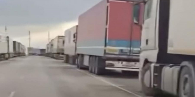 Маңғыстаудағы Құрық портында мыңнан астам жүк көлігі кептелісте тұр