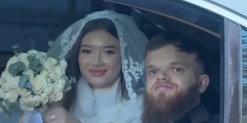 Паралимпиада чемпионы Давид Дегтярев шаңырақ көтерді