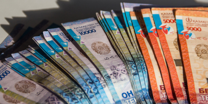 Түркістанда аудан әкімдігі бір қоқыс жәшігін 64 мың теңгеге сатып алмақ болған