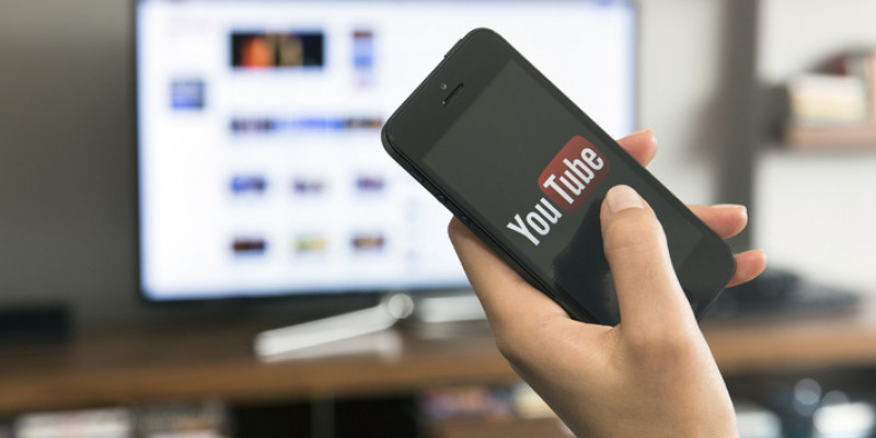 YouTube пен стриминг платформаларынан не көруге болатынын іздеуге жыл сайын 110 сағат кетеді – зерттеу