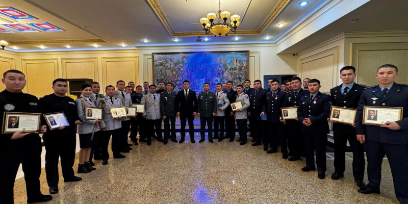 Ұшақ апатының салдарын жоюға қатысқандар мемлекеттік наградалармен марапатталды