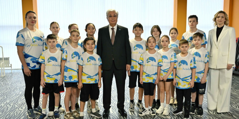 Тоқаев Астанадағы заманауи QazSwimAcademy спорт орталығына барды
