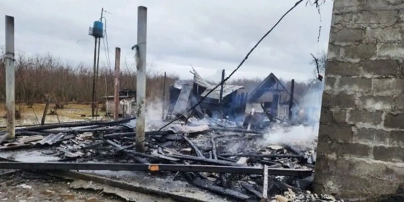 Әжесі пешке байқамай бензин құйып жіберген — бір үйдің бес қызы тірідей жанып кетті