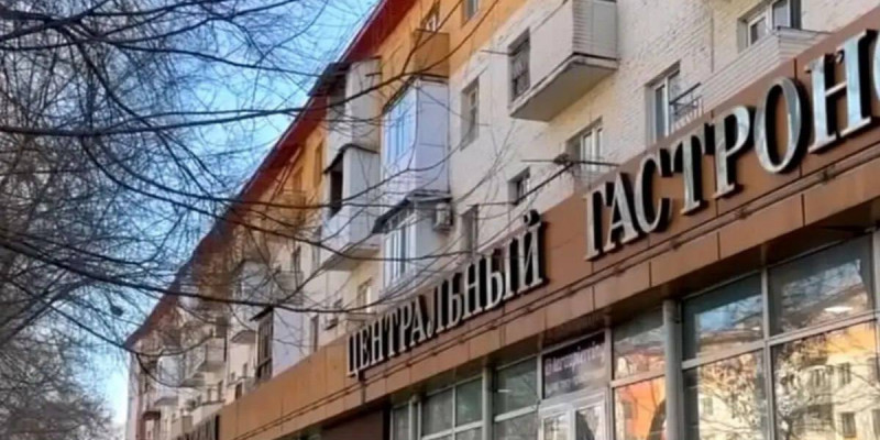 Таразда ер адам мен әйел бесінші қабаттың балконынан құлап кетті
