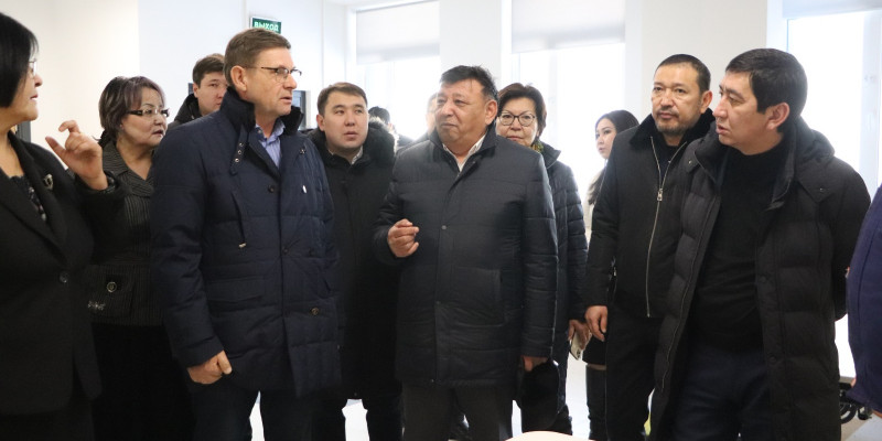 Депутаттар Алматыдағы әлеуметтік нысандарды аралады